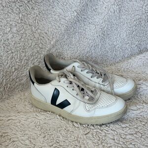 Veja Women’s White and Black Sneakers Size 9